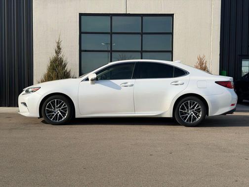 Eminent White Pearl 2017 Lexus ES 350 Base