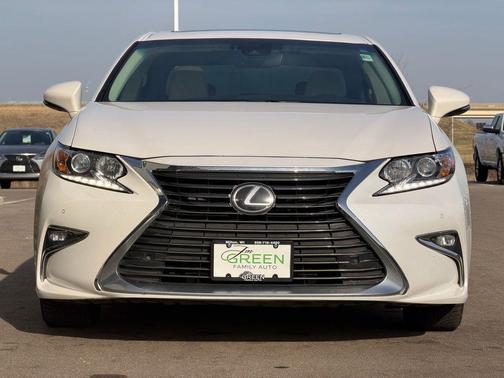 Eminent White Pearl 2017 Lexus ES 350 Base