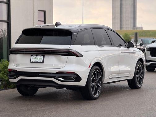 White Platinum Metallic Tri-Coat 2024 Lincoln Nautilus Reserve