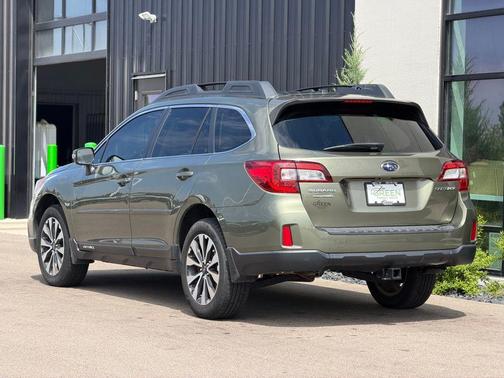Wilderness Green Metallic 2015 Subaru Outback 2.5i Limited