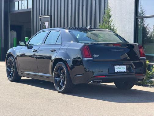Gloss Black 2023 Chrysler 300 Touring