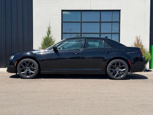 Gloss Black 2023 Chrysler 300 Touring