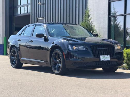 Gloss Black 2023 Chrysler 300 Touring
