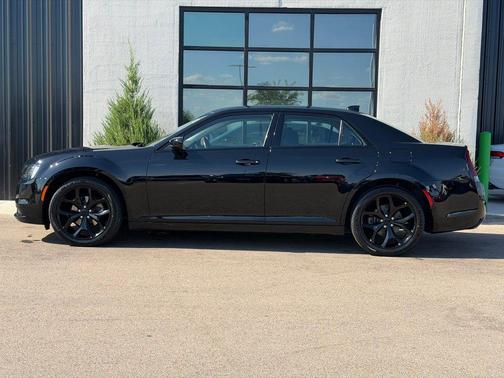Gloss Black 2023 Chrysler 300 Touring