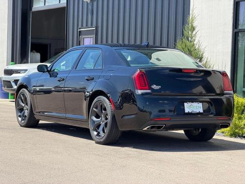 Gloss Black 2023 Chrysler 300 Touring