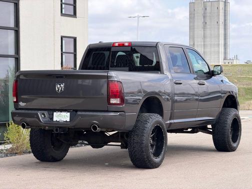 Granite Crystal Metallic Clearcoat 2017 RAM 1500 Sport