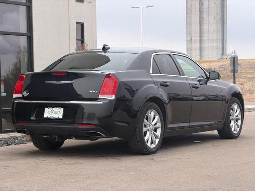 2015 Chrysler 300 Limited