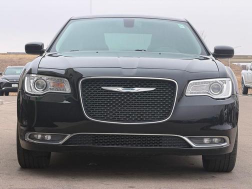 2015 Chrysler 300 Limited