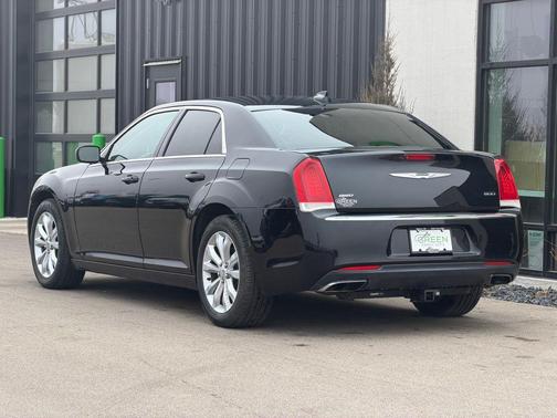 2015 Chrysler 300 Limited