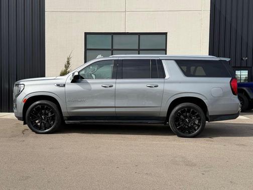 2023 GMC Yukon XL SLE