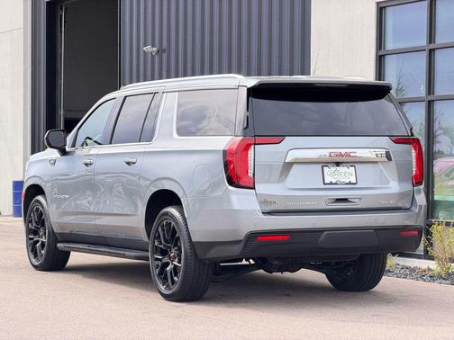 2023 GMC Yukon XL SLE