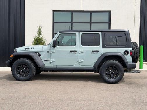 Earl Clearcoat 2023 Jeep Wrangler Willys