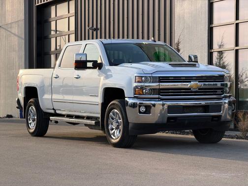 Summit White 2019 Chevrolet Silverado 3500 LTZ