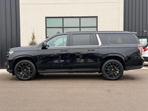 2023 Chevrolet Suburban High Country