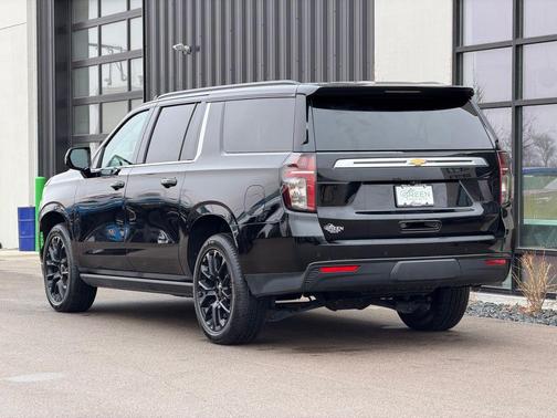 2023 Chevrolet Suburban High Country