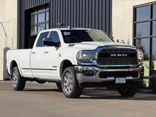 2022 RAM 3500 Limited Crew Cab 4x4 8' Box