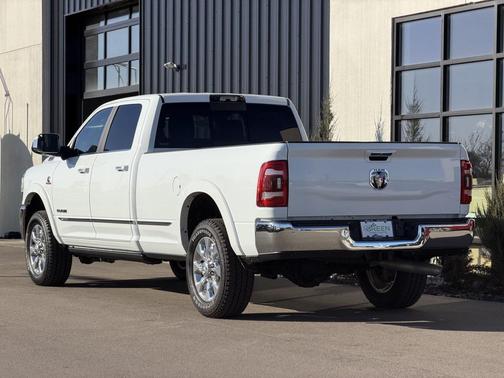 2022 RAM 3500 Limited Crew Cab 4x4 8' Box