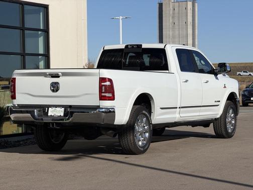 2022 RAM 3500 Limited Crew Cab 4x4 8' Box