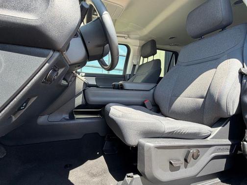 Black Metallic 2025 Ford Expedition Active