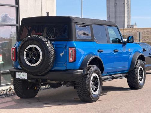 Velocity Blue Metallic 2023 Ford Bronco Badlands