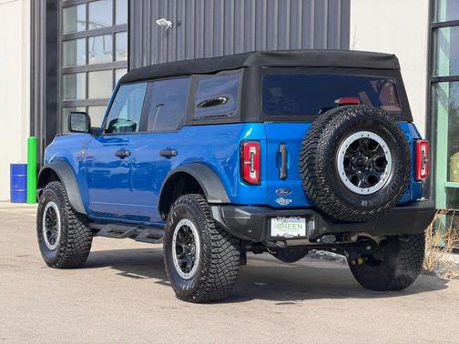 Velocity Blue Metallic 2023 Ford Bronco Badlands
