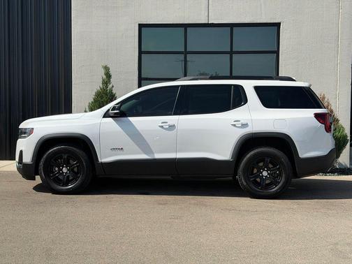White Frost Tricoat 2020 GMC Acadia AWD AT4