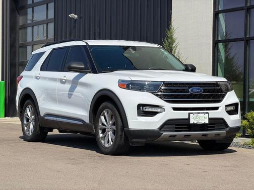 Oxford White 2021 Ford Explorer XLT