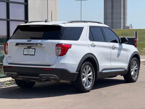 Oxford White 2021 Ford Explorer XLT