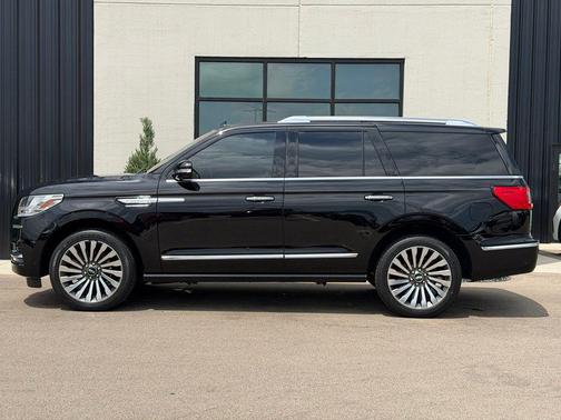 Black Metallic 2019 Lincoln Navigator Reserve