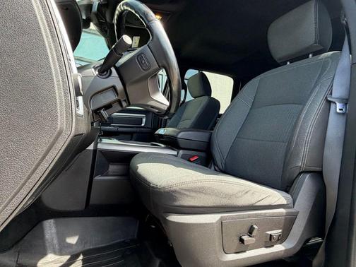 Bright White Clearcoat 2021 RAM 1500 Classic SLT