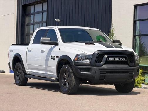 Bright White Clearcoat 2021 RAM 1500 Classic SLT