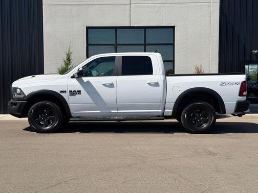 Bright White Clearcoat 2021 RAM 1500 Classic SLT