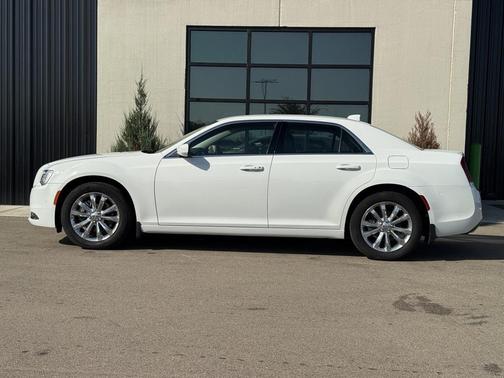 2021 Chrysler 300 Touring