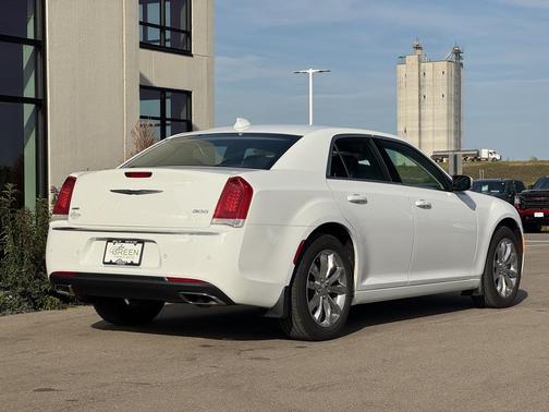 2021 Chrysler 300 Touring