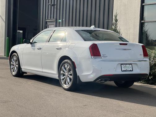 2021 Chrysler 300 Touring