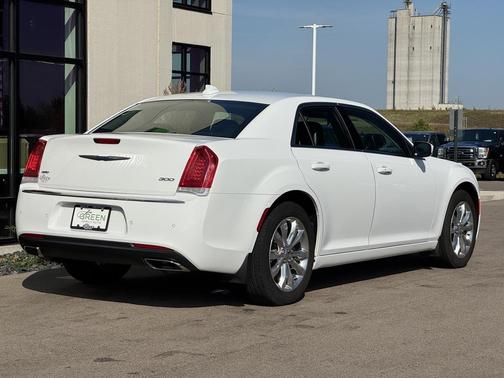 2021 Chrysler 300 Touring