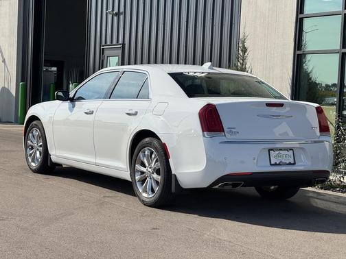 2021 Chrysler 300 Touring
