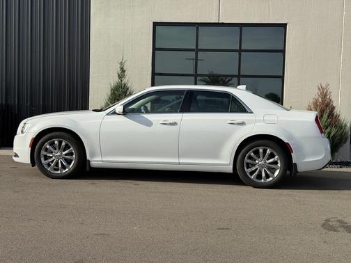2021 Chrysler 300 Touring