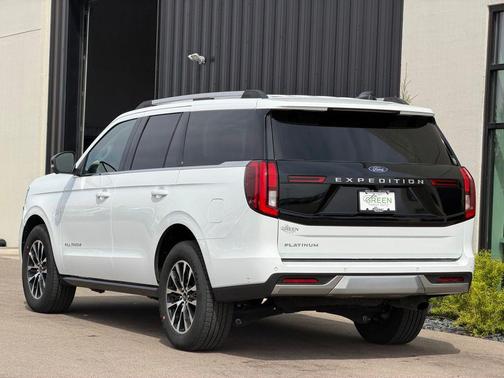 Oxford White 2025 Ford Expedition Platinum