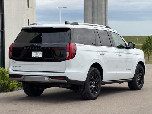 Oxford White 2025 Ford Expedition Platinum