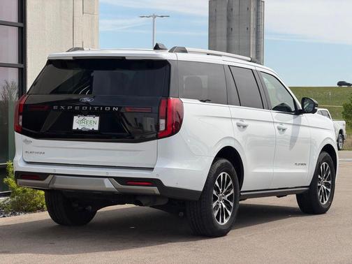 Oxford White 2025 Ford Expedition Platinum