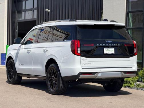 Oxford White 2025 Ford Expedition Platinum