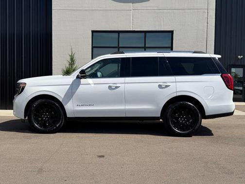 Oxford White 2025 Ford Expedition Platinum