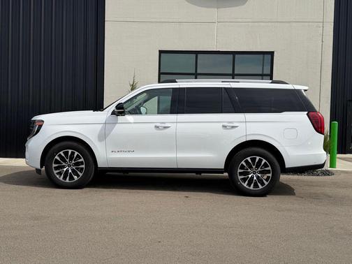 Oxford White 2025 Ford Expedition Platinum