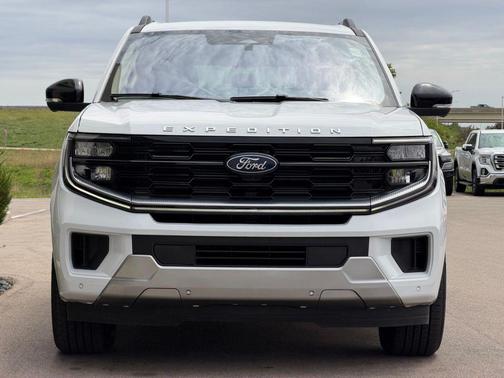 Oxford White 2025 Ford Expedition Platinum