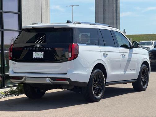 Oxford White 2025 Ford Expedition Platinum