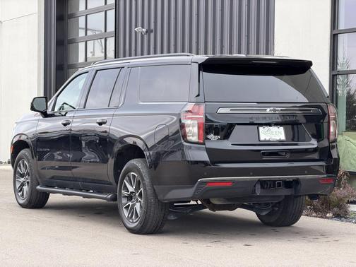 2022 Chevrolet Suburban 4WD Z71