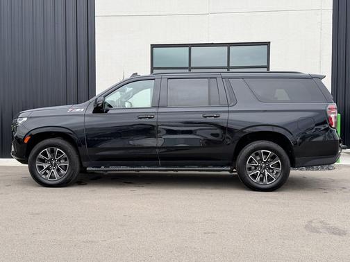 2022 Chevrolet Suburban 4WD Z71