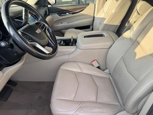 2018 Cadillac Escalade Luxury