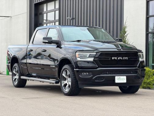 Diamond Black Crystal Pearlcoat 2022 RAM 1500 Laramie